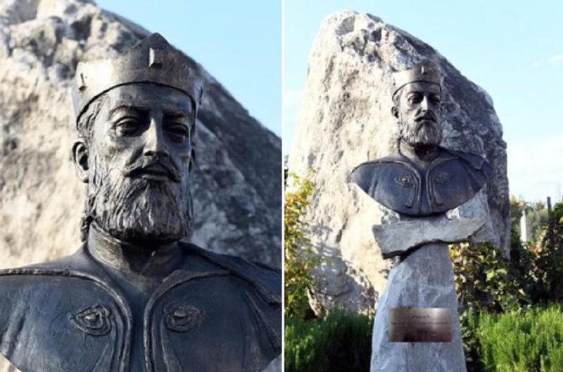 სამების საკათედრო ტაძრის ეზოში ერეკლე მეორის ბიუსტი დადგეს