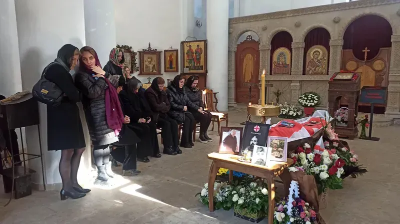 უკრაინაში დაღუპული ქართველი მებრძოლი გუგა გაგნიძე ზესტაფონში, საგვარეულო სასაფლაოზე დაკრძალეს