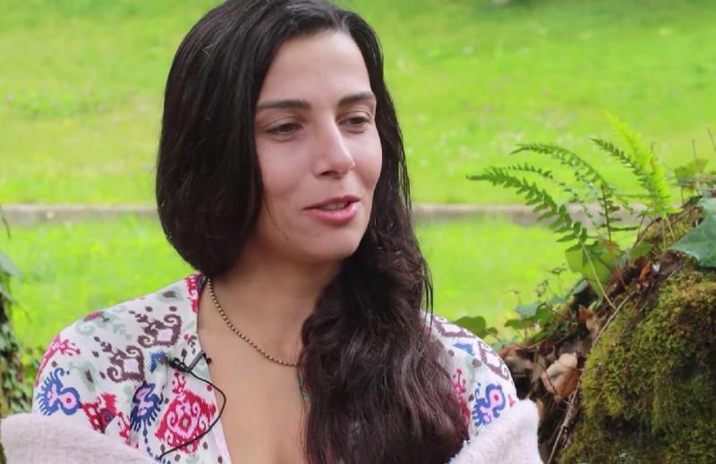 "გარდაცვლილს რომ ვაცმევდი, ჩვენს მეჯვარეს ვთხოვე, მარტო დამტოვე-მეთქი. მჯეროდა, თუ ძალიან ვთხოვდი, დაბრუნდებოდა" - ნელი აგირბა თავს დატეხილ ტრაგედიასა და შინ დაბრუნებაზე