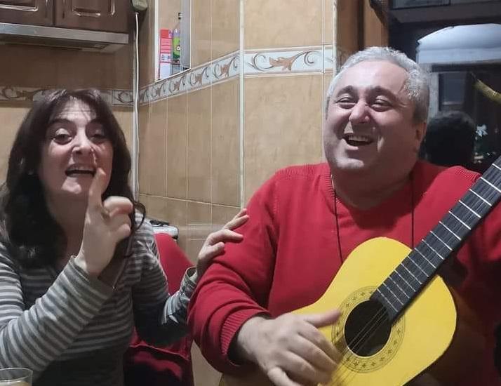 "დედაჩემის ბაბუა იყო მღვდელი, ჰოდა, როგორც ჩანს, აგენი ყველა ლოცულობდნენ, მეუღლედ ნატო რომ შემხვედროდა" - ბათუმის კოლორიტი, "გადარეული" წყვილის სიყვარულის ისტორია