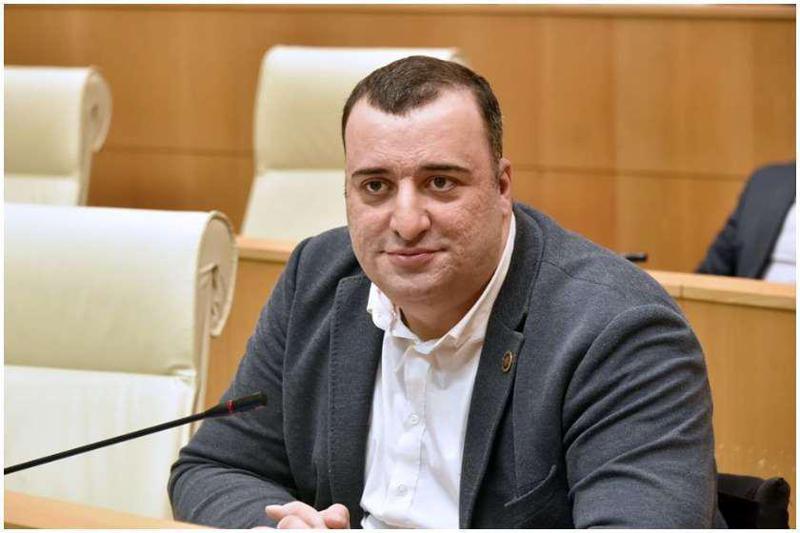 რატი იონათამიშვილი ვაშაძე-ხოშტარია-ჯაფარიძეზე - სამკაციანი პარტიები კიდევ გვინახავს ქართულ პოლიტიკაში, თუმცა სამკაციანი კოალიცია პირველად ვნახეთ