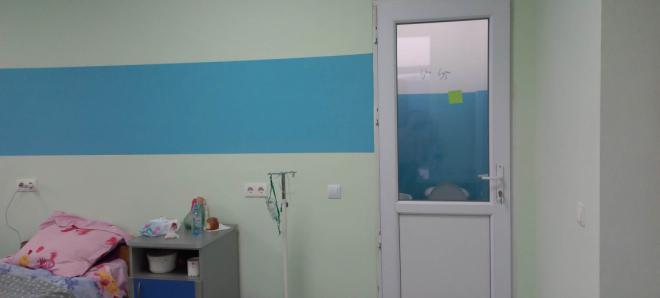 "ძალიან უხერხულია ასეთ სიტუაციაში იქ შესვლა" - რატომ არის გორის კლინიკაში გამჭვირვალე საპირფარეშოები და რას აცხადებს ამის  თაობაზე კლინიკის დირექტორი