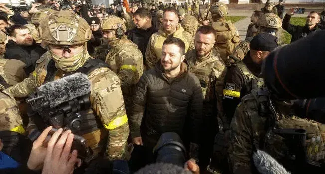 ვოლოდიმირ ზელენსკი ხერსონში ჩავიდა (ფოტოები)