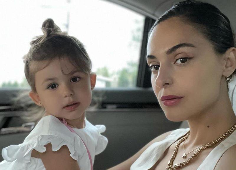 "მეუბნება, - შენ არა, სოფო, მეო...თვითონ უნდა რომ იმღეროს, მე არ მამღერებს" - რას ჰყვება სოფო ნიჟარაძე ქალიშვილზე?