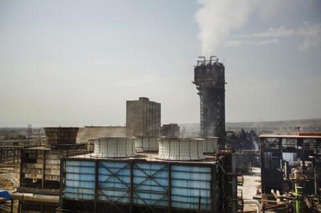 შრომის ინსპექციის სამსახურმა "რუსთავის აზოტი“, სადაც დღეს მუშა გარდაიცვალა,  50 000 ლარით დააჯარიმა და სამუშაოები ნაწილობრივ შეუჩერა