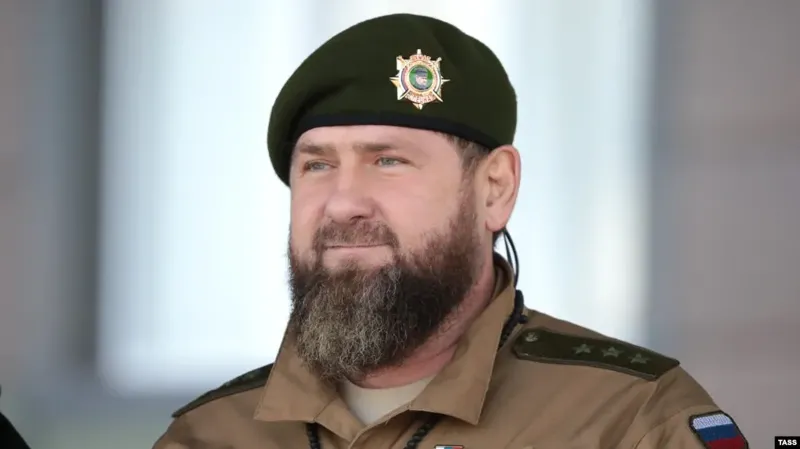 "ის, რაც რამზანს სურს, ყოველთვის სრულდება... შეიძლება ომში სკოლის მერხიდან წასული გოგონები ვიხილოთ" - კადიროვი ჩეჩენ ქალებს რეზერვში იწვევს