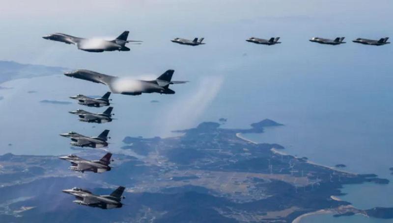 ჩრდილოეთ კორეის მიერ ჩატარებული ბოლო სარაკეტო გამოცდის საპასუხოდ, აშშ-მა ზებგერითი ბომბდამშენები და მოიერიშე თვითმფრინავები განათავსა