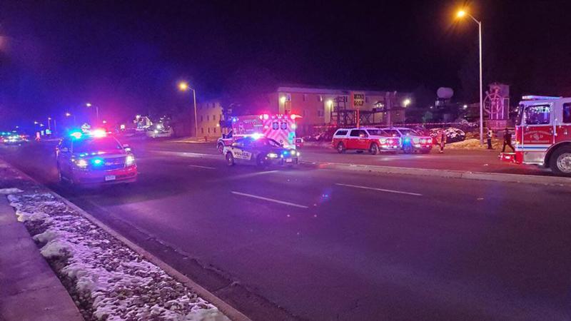 კოლორადოს შტატის ერთ-ერთ ღამის კლუბში შეიარაღებული თავმდამსხმელი შეიჭრა და ცეცხლი გახსნა, რის შედეგადაც ხუთი ადამიანი დაიღუპა და 18 დაშავდა