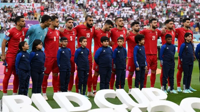 "ეს იყო ძლიერი და მნიშვნელოვანი ჟესტი" - ირანელმა ფეხბურთელებმა უარი თქვეს ეროვნული ჰიმნის შესრულებაზე - ირანში კი მატჩის ტრანსლაცია შეწყვიტეს