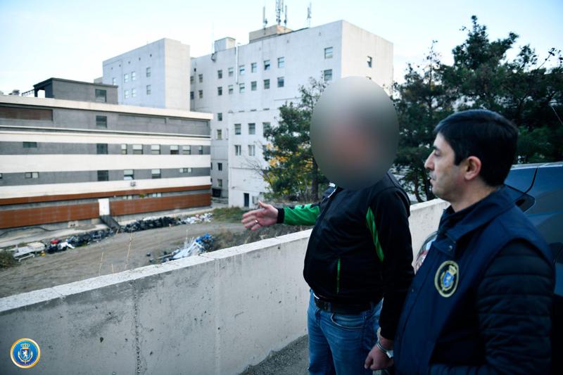 თაღლითობა თბილისში - დაკავებულია პირი, რომელიც არარსებულ კორპუსებში ბინებს ყიდიდა: რა ინფორმაციას ავრცელებს საგამოძიებო სამსახური?