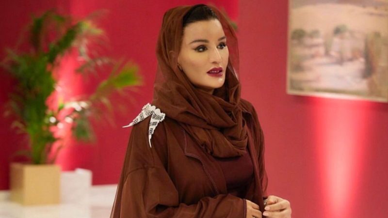 არაბული სამყაროს ყველაზე გავლენიანი ქალი, შეიხა მოზა მსოფლიო ჩემპიონატზე - Prada-ს კაბა და "ნოსტალგიური სტილი" (ფოტო, ვიდეო)