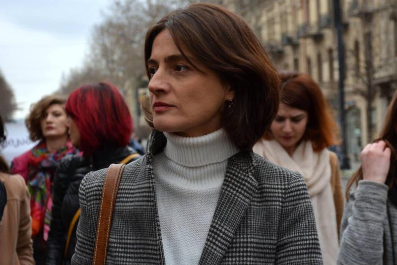 "ძალადობის მსხვერპლი მეც ვიყავი, 9-10 წლის ვიქნებოდი... ამ კაცმა მოტყუებით, შოკოლადებით, შემიყვანა ბინაში... მითხრა, მოდი, კალთაში ჩამიჯექიო" - რა გაიხსენა ნინია კაკაბაძემ