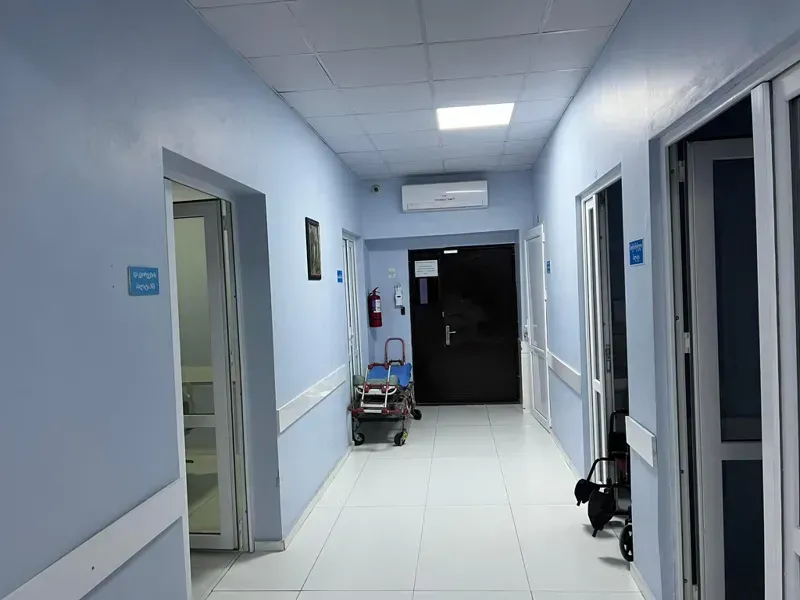 მამაკაცი, რომელმაც თერჯოლაში ყოფილ ცოლს საწვავი შეასხა, შემდეგ კი ცეცხლი წაუკიდა, ხოლო ფაქტის დროს თავადაც დაშავდა, მართვით სუნთქვაზე იმყოფება