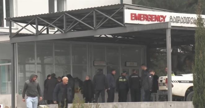 "როგორც ვიცით, ჯერ გააუპატიურეს, შემდეგ სცემეს" - უმძიმეს მდგომარეობაში მყოფი მონაზონი კატასტროფის ბრიგადამ თბილისში გადმოიყვანა: რას ჰყვებიან ადგილობრივები?