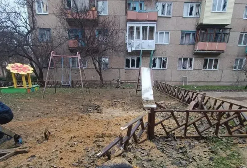 რუსულმა ძალებმა დონეცკის რეგიონში, ქალაქ კურახოვოზე საარტილერიო იერიში მიიტანეს, რასაც 2 ადამიანი ემსხვერპლა