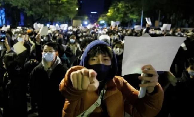 როგორ იქცა კოვიდ-რეგულაციების საწინააღმდეგო აქციები ანტისამთავრობო პროტესტად? - ჩინეთში ასეთი მასშტაბური საპროტესტო ტალღა ათწლეულებია არ ყოფილა