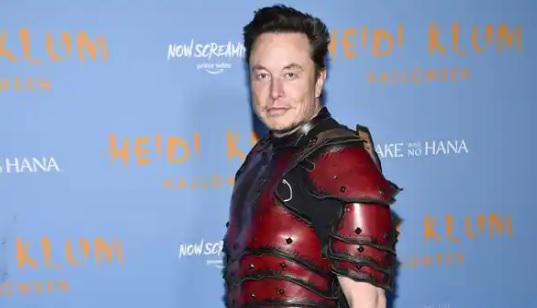 ილონ მასკი APPLE - ს ომს უცხადებს