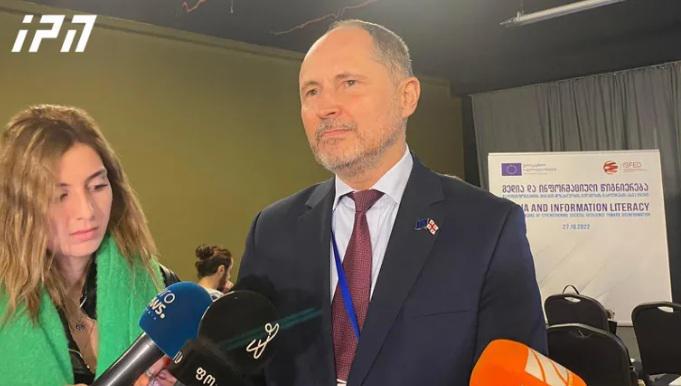 "სააკაშვილის მდგომარეობას ყურადღებით ვაკვირდებით... მისი უფლებების საკითხს საქართველოს ხელისუფლების წარმომადგენლებთან ვაყენებთ" - ევროკავშირის ელჩი