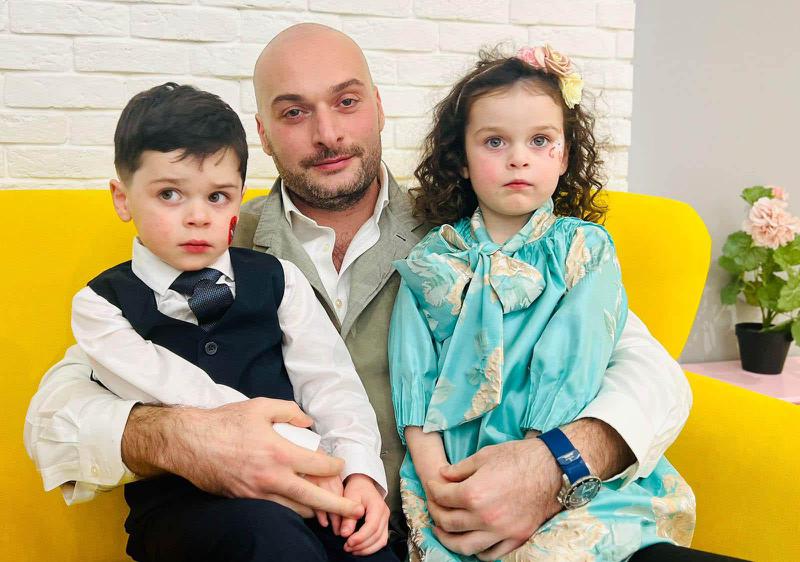 “ტყუპები სამი წლის გახდნენ” - რა ფოტოს აქვეყნებს ექსპრემიერი მამუკა ბახტაძე?