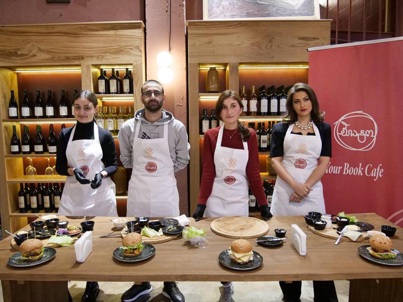 ,,გახდი ბესტსელერის ავტორის" გამარჯვებულთა კულინარიული შეჯიბრი „შეფ–ლიტერატორი“ ქუთაისში გაიმართა