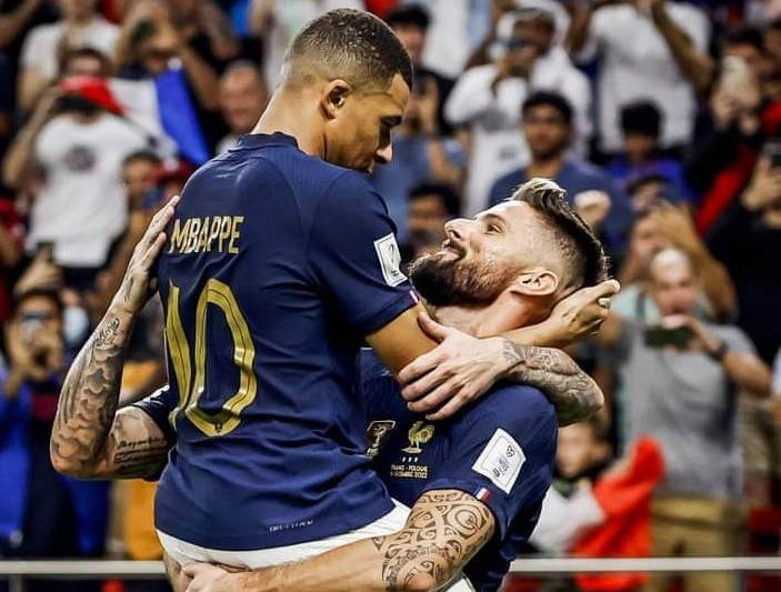 "ღმერთმა დაიფაროს, ფინალში მოიგონ, წარმოდგენაც მეშინია, როგორ შეიძლება აღნიშნონ“ - ოლივიე ჟირუსა და კილიან მბაპეს ფოტო, რომელზეც გულშემატკივრები ხალისობენ