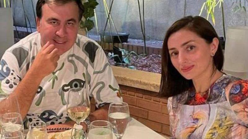 "პაციენტი თუ "არ ჭამს" და გამიზნულად იმყოფება თვითდაზიანების რეჟიმში, რასაც მძიმე კახექსიამდე მიყავს, ეს დიდი საექიმო შეცდომის შედეგია" - რას წერს ნანა გეგეჭკორი?