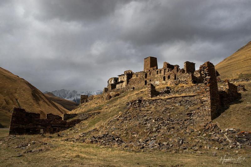მისტიური ნასოფლარი ყაზბეგში, სადაც 2002 წლიდან უკვე აღარავინ ცხოვრობს - რომელი გვარის ხალხი ცხოვრობდა ბურმასიგში, სადაც განსაკუთრებით მკაცრი კლიმატია?