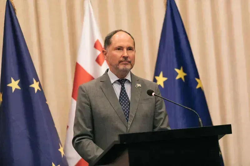 "ისეთ განვითარებულ ადგილზე, როგორიც თბილისია, რთული გასაგებია, რატომ არ ჰქონდა მიხეილ სააკაშვილს სასამართლოზე დასწრების საშუალება" - ევროკავირის ელჩი