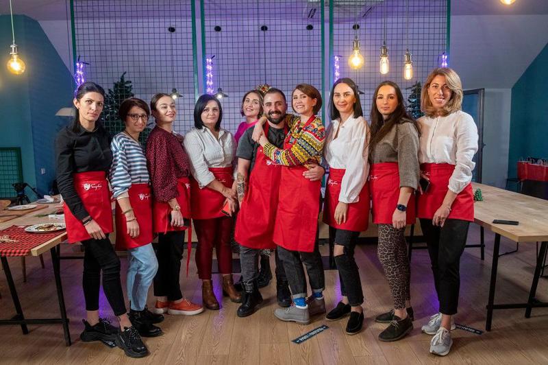 ღორის სუკის პორკეტა, გოგრის შტრუდელი და სხვა კერძები საახალწლო სუფრისთვის - რა მოხდა "ნიკორას" მასტერკლასზე