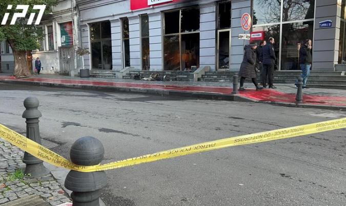 ხანძარი ბათუმში - დამწვარია "ლიბერთი ბანკის" შენობა