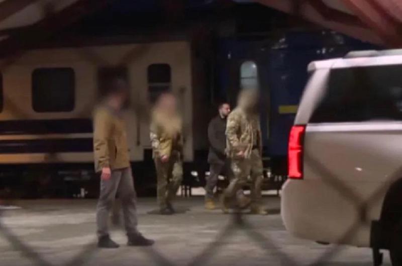 ვოლოდიმირ ზელენსკი პოლონეთში მატარებლით ჩავიდა, იქიდან კი აშშ-ში თვითმფრინავით გაემგზავრა - რას წერს მედია