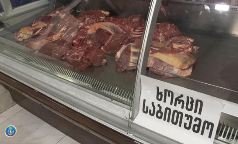 ცხენისა და ვირის ხორცის რეალიზაციის ბრალდებით 2 ადამიანი დააკავეს - ნაპოვნია ათეულობით ცხენი, რომელთა დაკვლასაც საახალწლოდ გეგმავდნენ