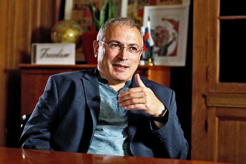"სააკაშვილის ფანი არ ვარ, მაგრამ  მისი პატიმრობაში ყოფნა სირცხვილია" - მიხაილ ხადარკოვსკი