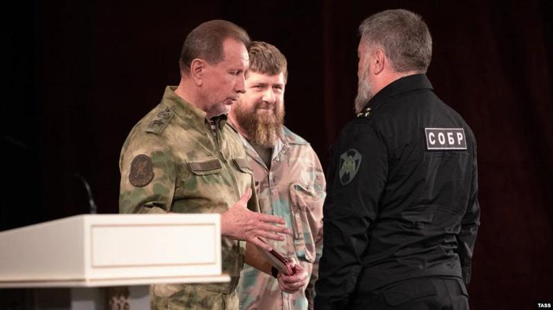 "გოგონას შეეხო... შეყვარებულმა მისი დაცვა სცადა" - ანექსირებული ყირიმის ღამის კლუბში "კადიროვცებმა" კლუბის სტუმრებს, შემდეგ კი პოლიციელს სცემეს