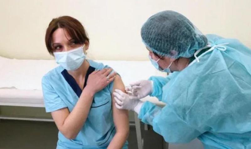 "ექიმმა მეგი ბაქრაძე სიცოცხლისთვის საშიშ მდგომარეობაში იხილა, არ გაუწია დახმარება და კლინიკის ტერიტორია დატოვა" - აცრის შემდეგ გარდაცვლილი ქალის საქმე: რას აცხადებს პროკურატურა?