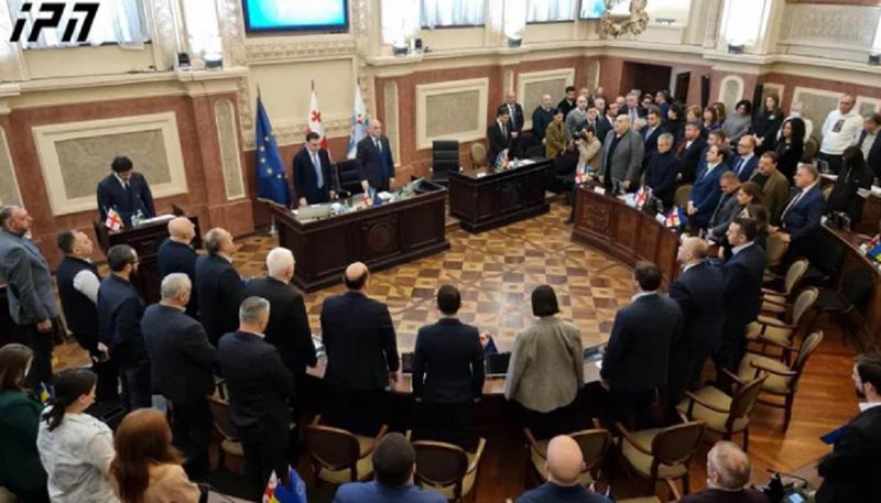 "მარიტას წინაშე გვაქვს ვალდებულება, რომ მსგავსი ტრაგედია არ განმეორდეს" - კახა კალაძემ საკრებულოში ანგარიში მარიტა მეფარიშვილის ხსოვნისადმი წუთიერი დუმილით დაიწყო