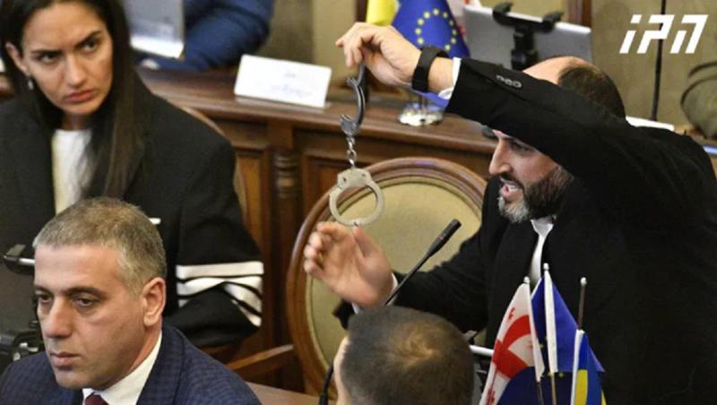 "თქვენთან ლევან ხაბეიშვილმა ხელბორკილები გამომატანა, მოირგეთ, იმიტომ რომ დიდხანს მოგიწევთ ტარება" - ირაკლი ნადირაძე კახა კალაძეს