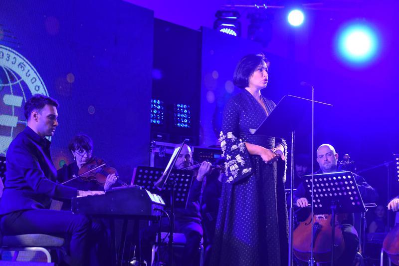 27 დეკემბერს, "შერატონ გრანდ მეტეხი პალასში" ევროპის უნივერსიტეტის 10 წლის იუბილისადმი მიძღვნილი საღამო გაიმართა