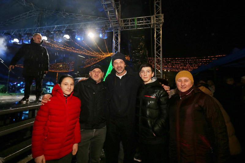 კახა კალაძემ სამტრედიაში ერთ-ერთ უსახლაკრო ოჯახს სახლი აჩუქა