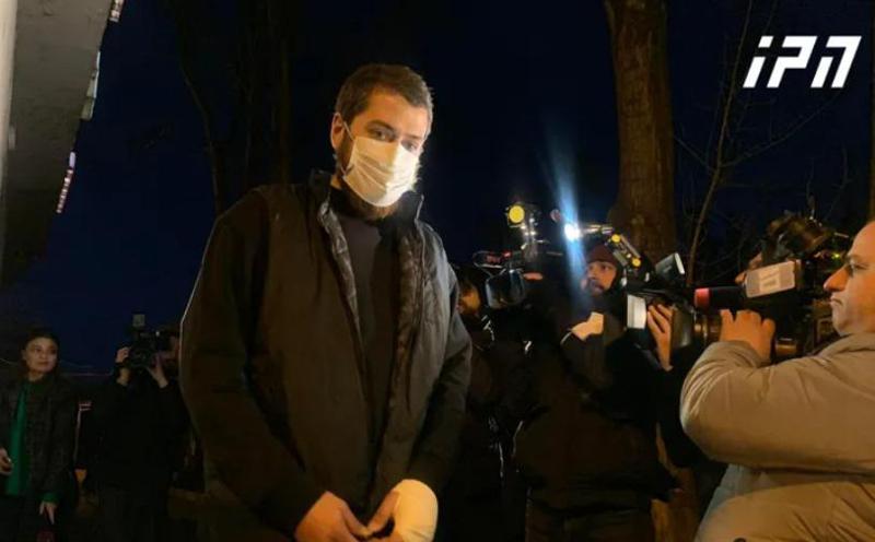 "ფიზიკურად დავუპირისპირდი, მე დავიწყე... იმედი მაქვს, ეყოფა ვაჟკაცობა და იტყვის, რაზე დაიწყო დაპირისპირება" - რა განაცხადა "უცნობის" სიძემ მერაბიშვილზე, ჩვენების მიცემის შემდეგ?