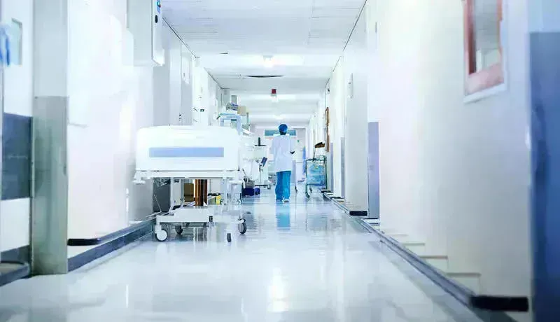 როგორია კოტე აფხაზის ქუჩაზე დაჭრილი პოლიციელის ჯანმრთელობის მდგომარეობა