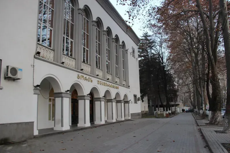 გორის სახელმწიფო უნივერსიტეტი მიხეილ სააკაშვილსა და გიული ალასანიას მათი უნივერსიტეტის უარყოფით კონტექსტში მოხსენიებისაგან თავის შეკავებას სთხოვს