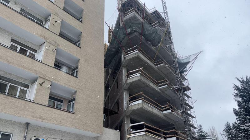 "აივნიდან აივანზე თავისუფლად გადახვალ" - "ჩახუტებული" კორპუსები ვაზისუბანში (ფოტოები)