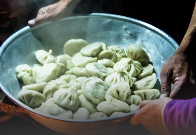 კახეთი - ადგილი, რომელიც 2023 წელს უნდა ნახოთ - რას წერს New York Times:  "მეღვინეობის უძველესი ტრადიცია პატარა გორაკებზე გაშენებულ ქალაქებსა და მწვანე ველებზე"