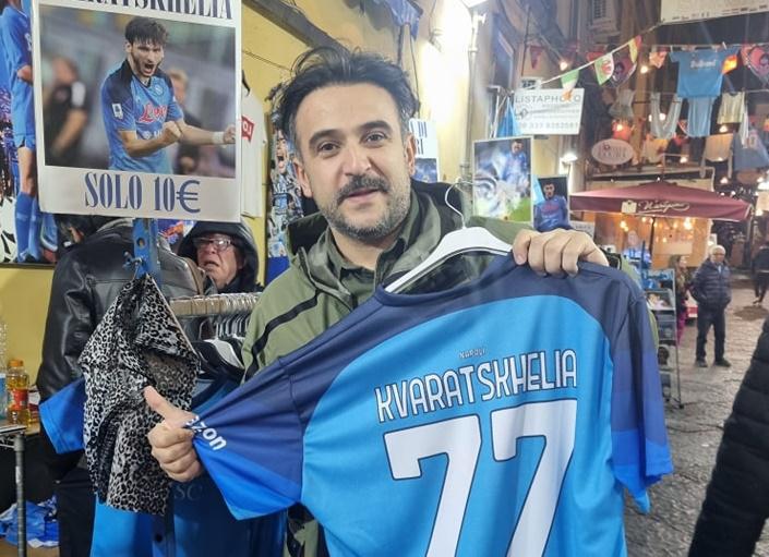 "ახლა ნეაპოლი ქართველთა ქალაქია... დღეს "კვარა" ხვდება "იუვენტუსს", მერე ნინო სურგულაძე მღერის" - რას წერს ნიკოლოზ წულუკიძე ნეაპოლიდან?
