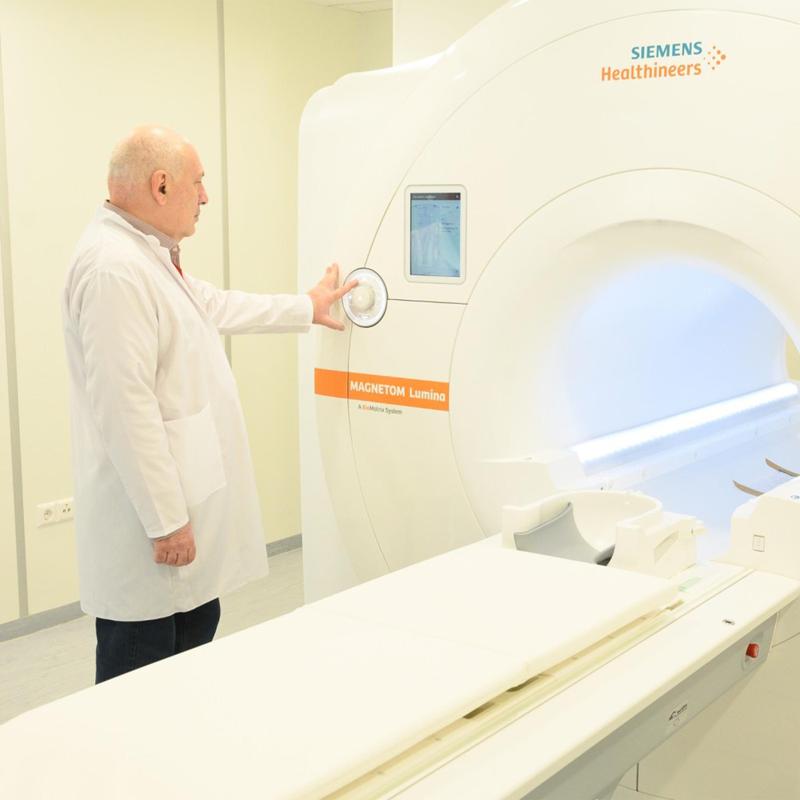 რატომ არის მაგნიტურ-რეზონანსული ტომოგრაფია  გადამწყვეტი კვლევა და ვის აქვს შეზღუდვა მის ჩატარებაზე? - ინტერვიუ ექიმ-რადიოლოგ ზურაბ სირაძესთან