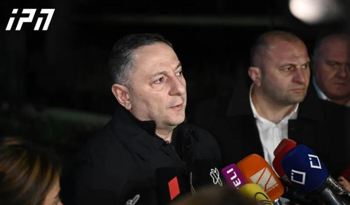 "იარაღიდან სროლა რომ დაიწყო, სახლში შვილთან ერთად იმყოფებოდა" - რას ამბობს ვახტანგ გომელაური ყოფილ სამხედროზე, რომელმაც 5 ადამიანი მოკლა