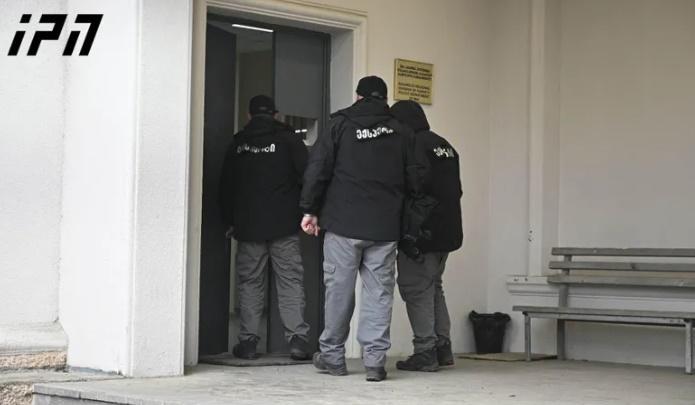 საგარეჯოს პოლიციაში ნოდარ ათუაშვილის მეუღლე და შვილები იკითხებიან