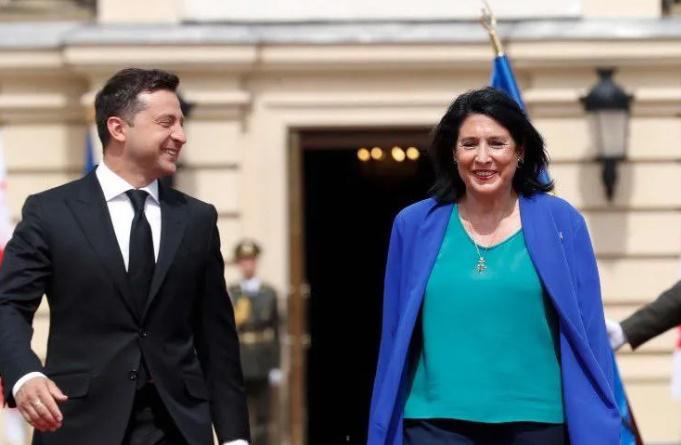 როგორ ულოცავს სალომე ზურაბიშვილი ზელენსკის 45 წლის იუბილეს?