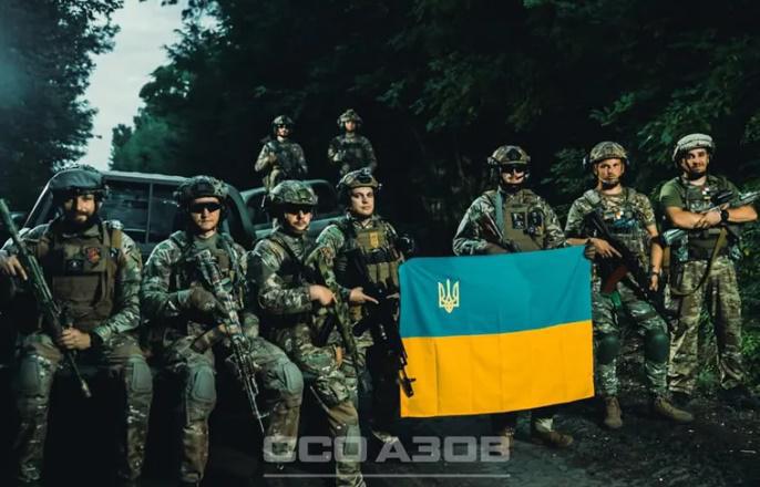 "აზოვის" პოლკი ოფიციალურად შეუერთდა უკრაინის სახმელეთო ძალებს - "ახალი ბრიგადული დროშები უკვე იპყრობენ ფრონტს ბახმუტის მიმართულებით"